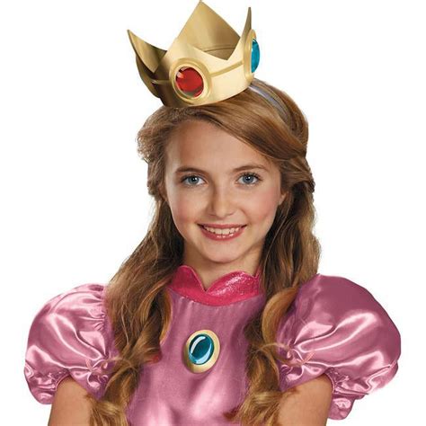 Princess peach crown and amulet